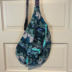 COPY - Kavu over the shoulder sling bag color is ocean water
